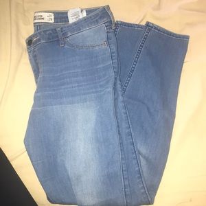 Hollister Jeans size 13